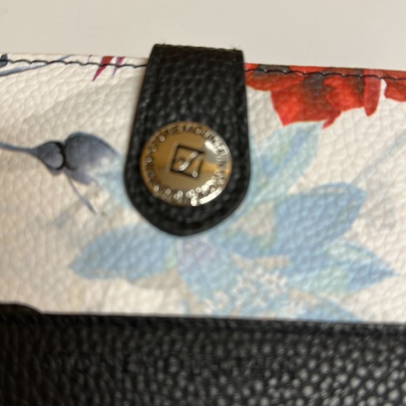 NWOT! Stone Mountain Wallet - Picture 2 of 10